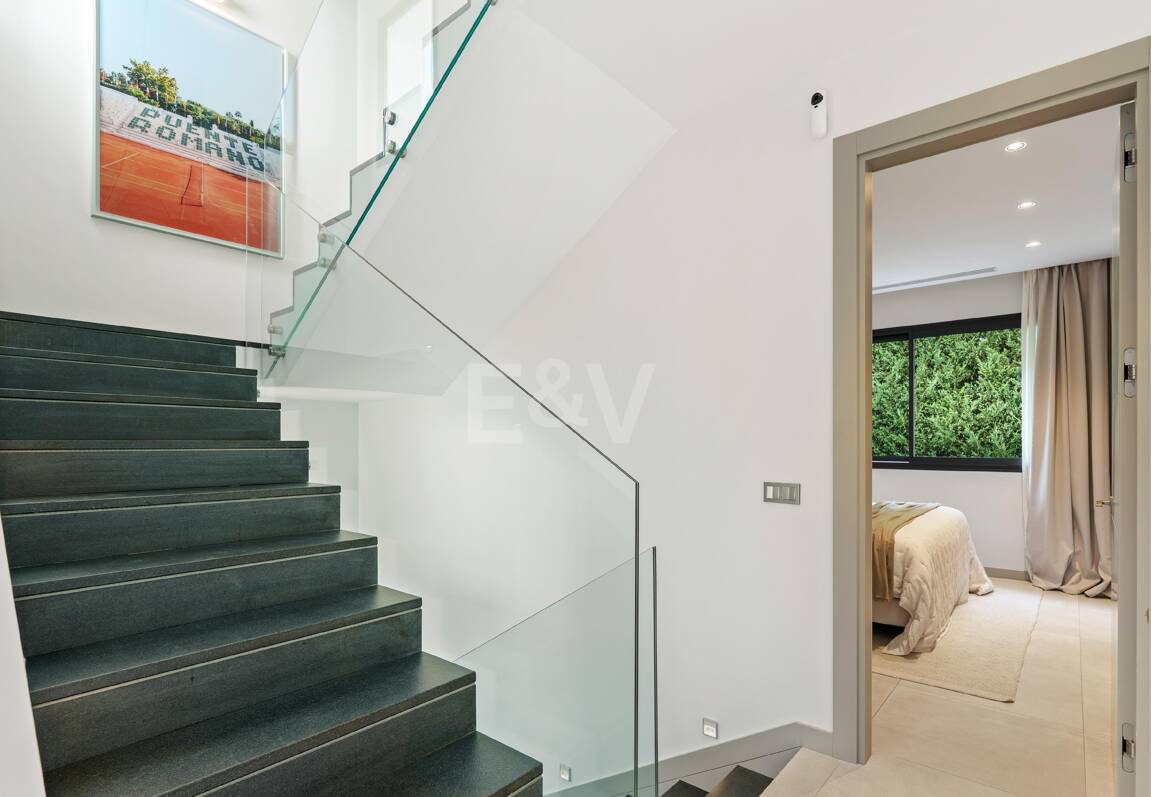 Luxuriöse zeitgemäße Villa nur wenige Minuten von Puerto Banús entfernt