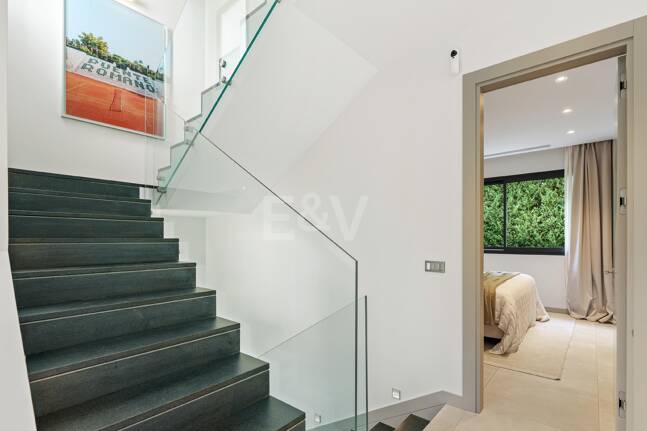 Luxuriöse zeitgemäße Villa nur wenige Minuten von Puerto Banús entfernt