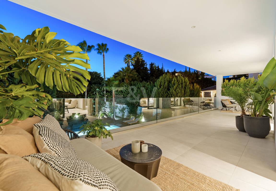 Luxuriöse zeitgemäße Villa nur wenige Minuten von Puerto Banús entfernt