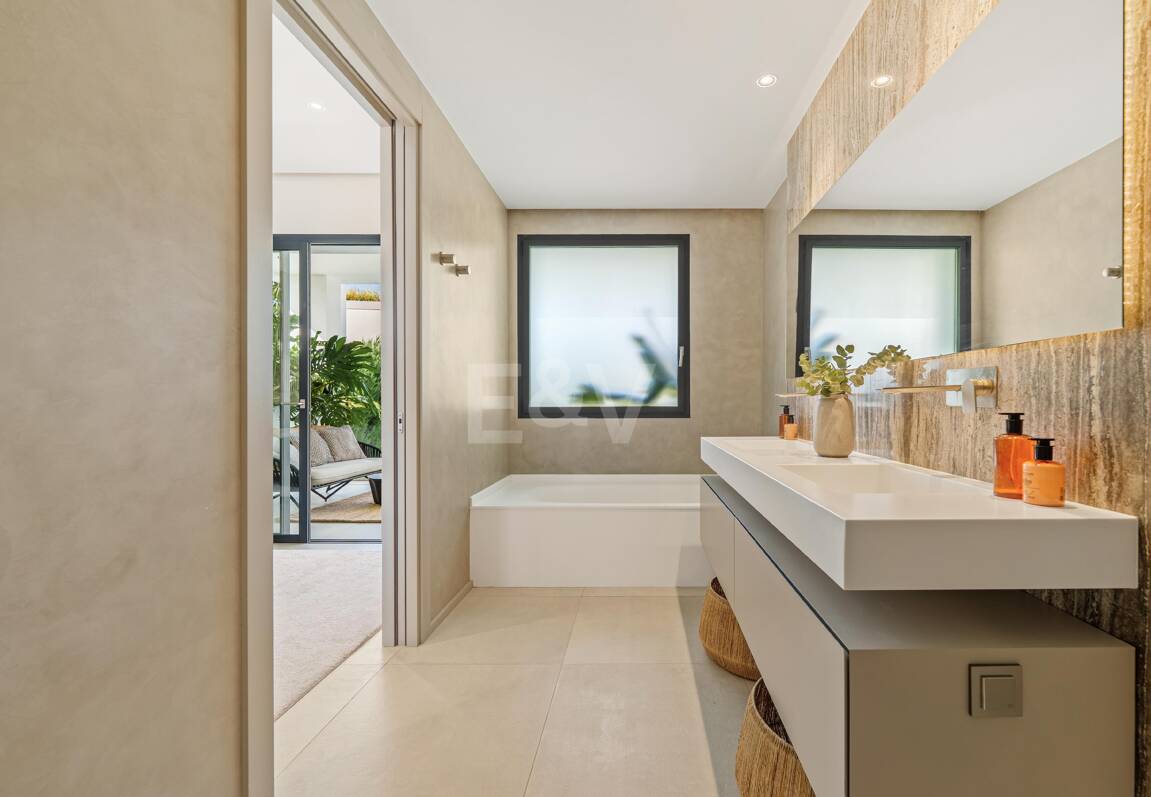 Luxuriöse zeitgemäße Villa nur wenige Minuten von Puerto Banús entfernt