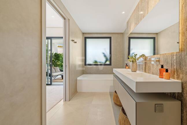 Luxuriöse zeitgemäße Villa nur wenige Minuten von Puerto Banús entfernt