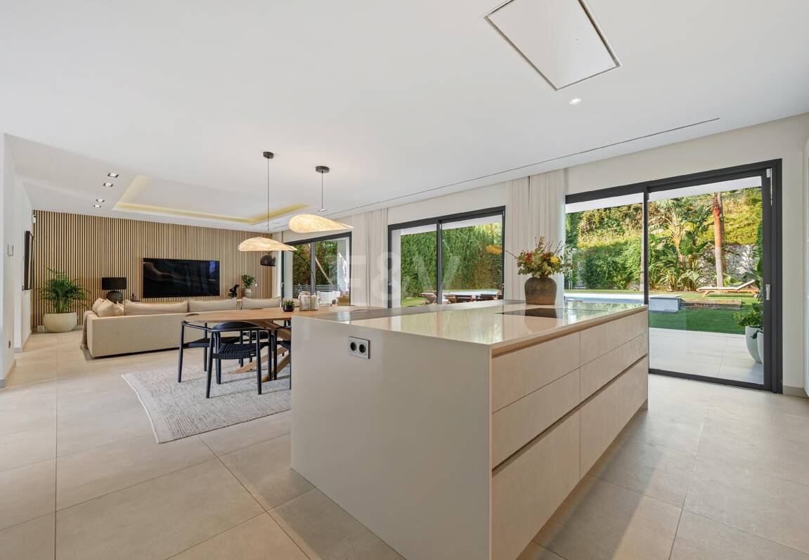 Luxuriöse zeitgemäße Villa nur wenige Minuten von Puerto Banús entfernt