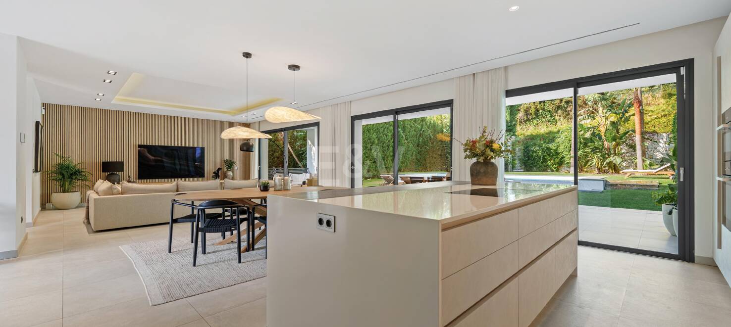 Luxuriöse zeitgemäße Villa nur wenige Minuten von Puerto Banús entfernt