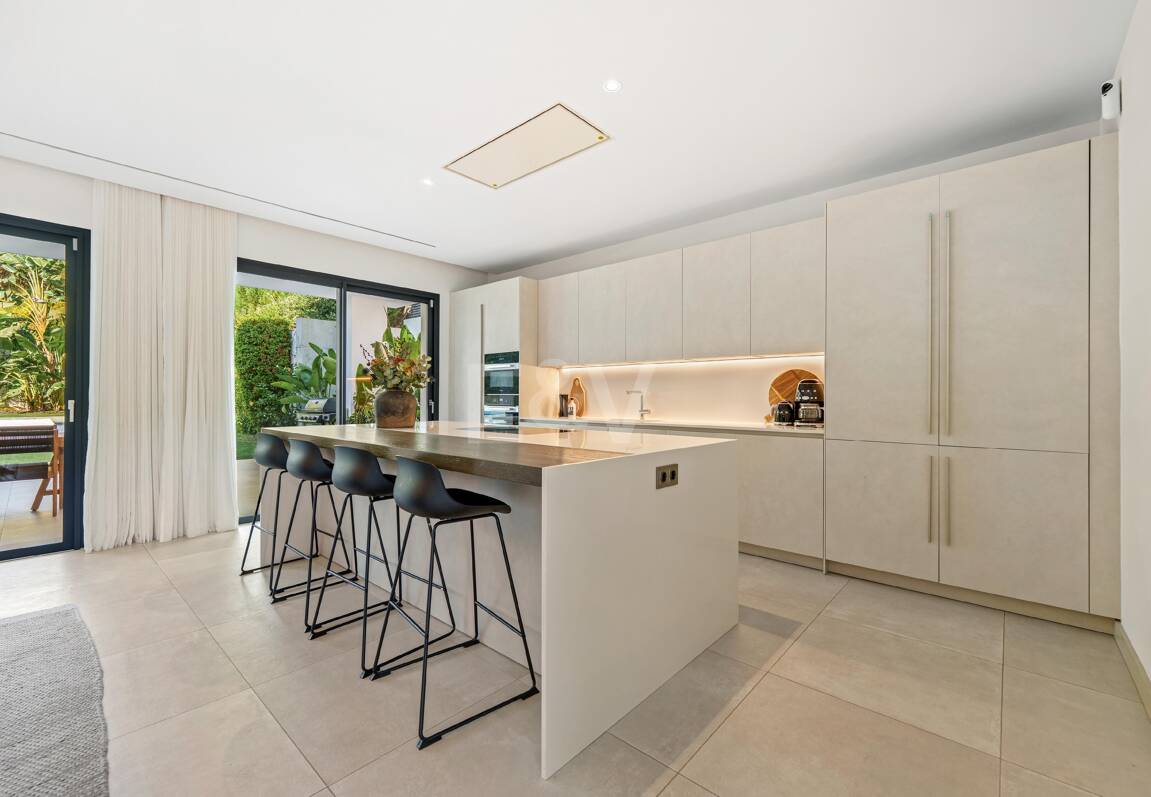 Luxuriöse zeitgemäße Villa nur wenige Minuten von Puerto Banús entfernt