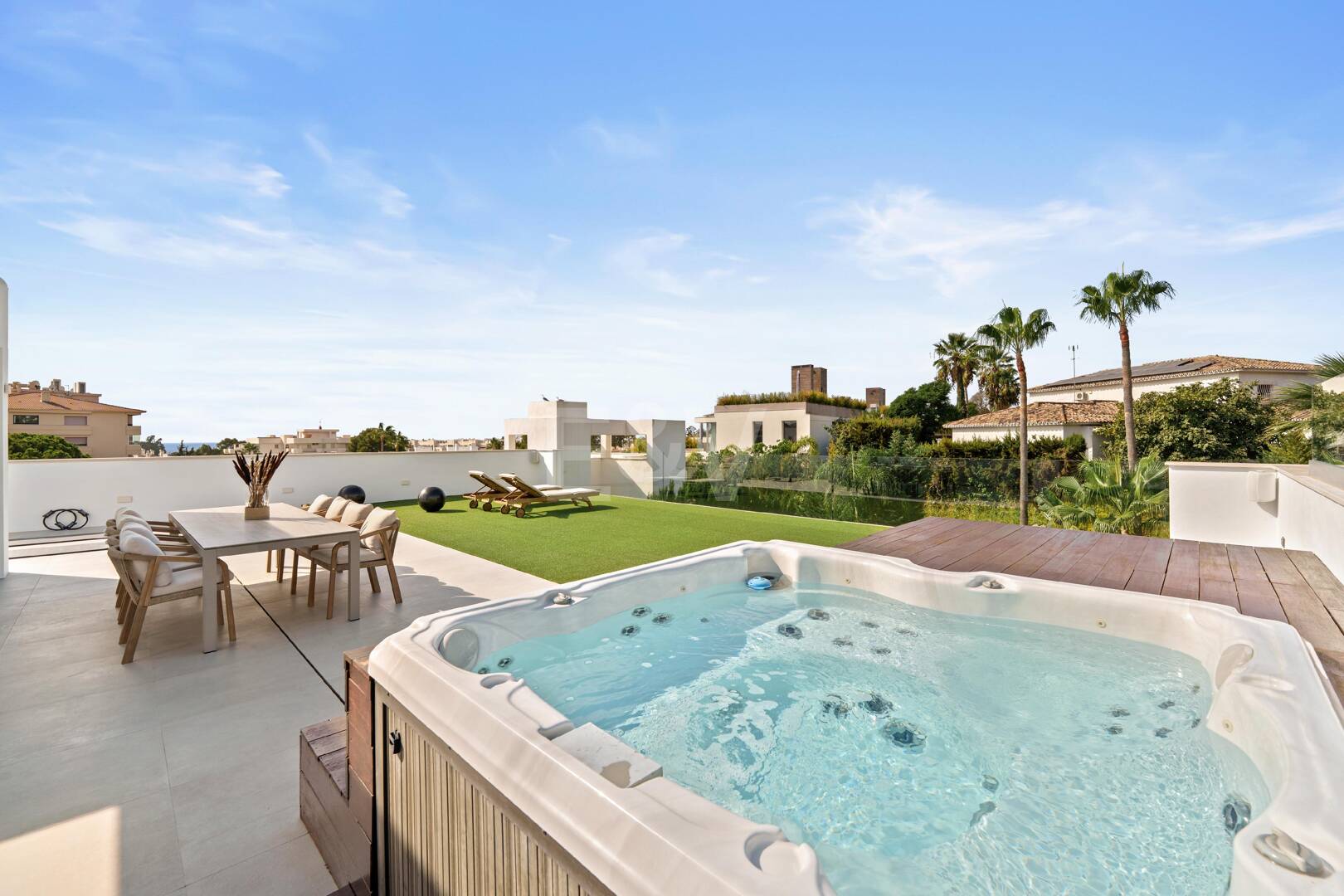 Luxuriöse zeitgemäße Villa nur wenige Minuten von Puerto Banús entfernt