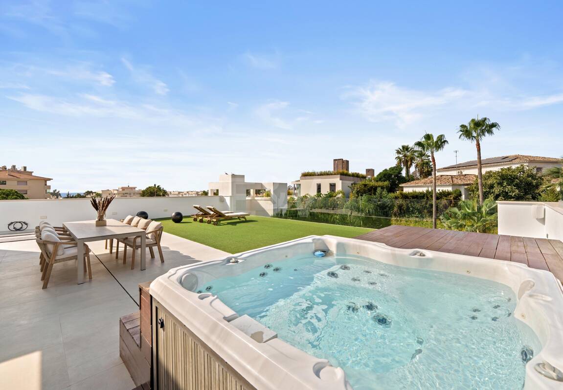 Luxuriöse zeitgemäße Villa nur wenige Minuten von Puerto Banús entfernt