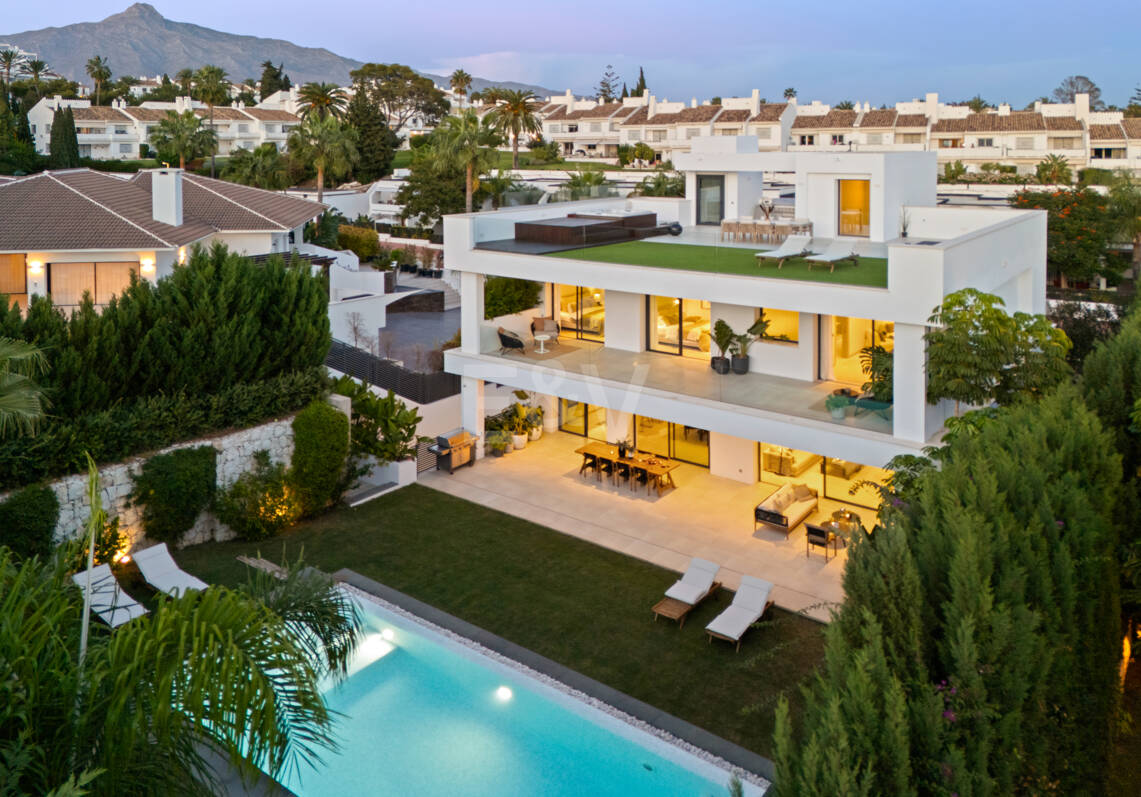 Luxury Contemporary Villa just few Minutes from Puerto Banús