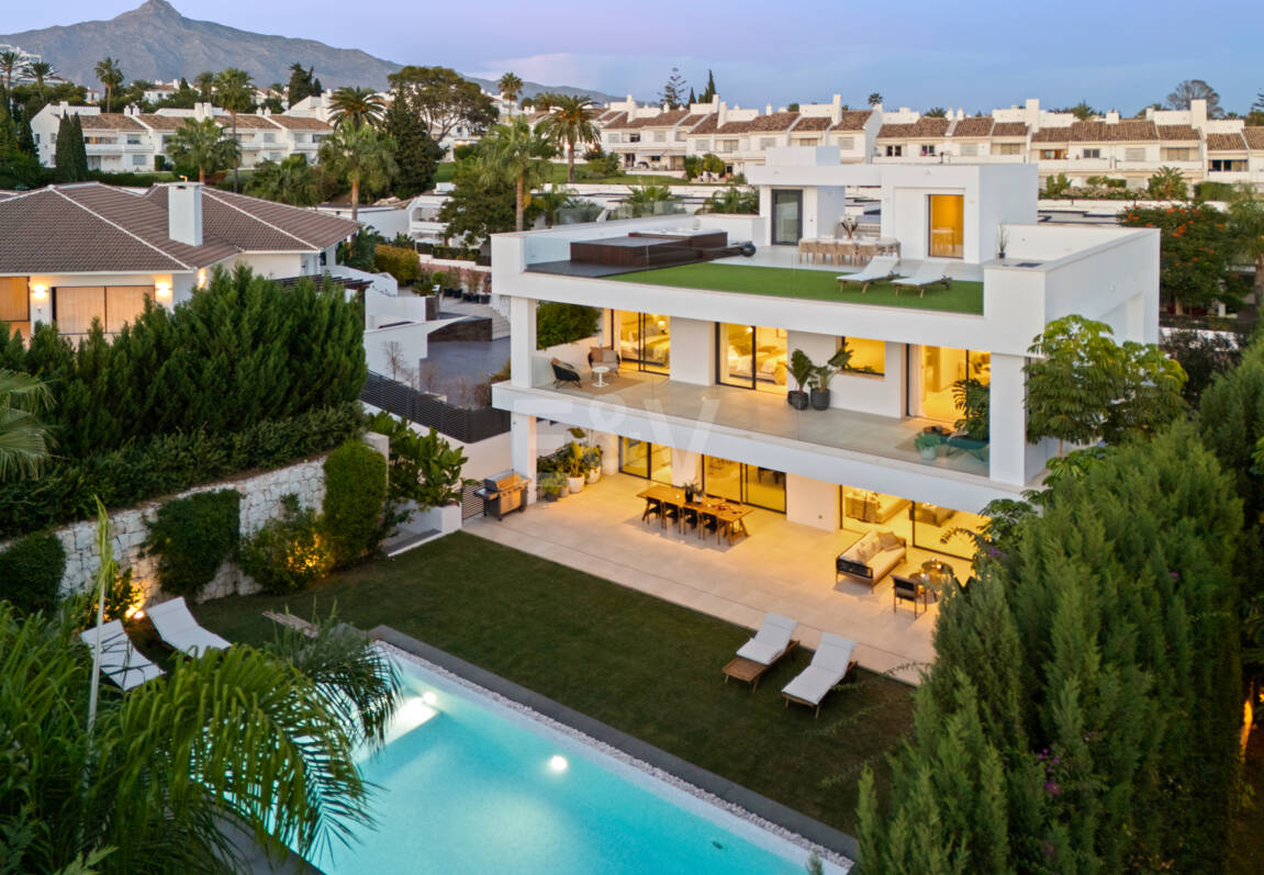 Luxuriöse zeitgemäße Villa nur wenige Minuten von Puerto Banús entfernt