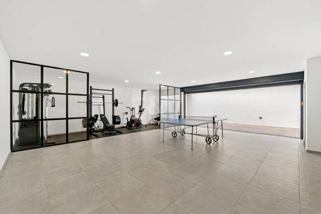 Luxuriöse zeitgemäße Villa nur wenige Minuten von Puerto Banús entfernt