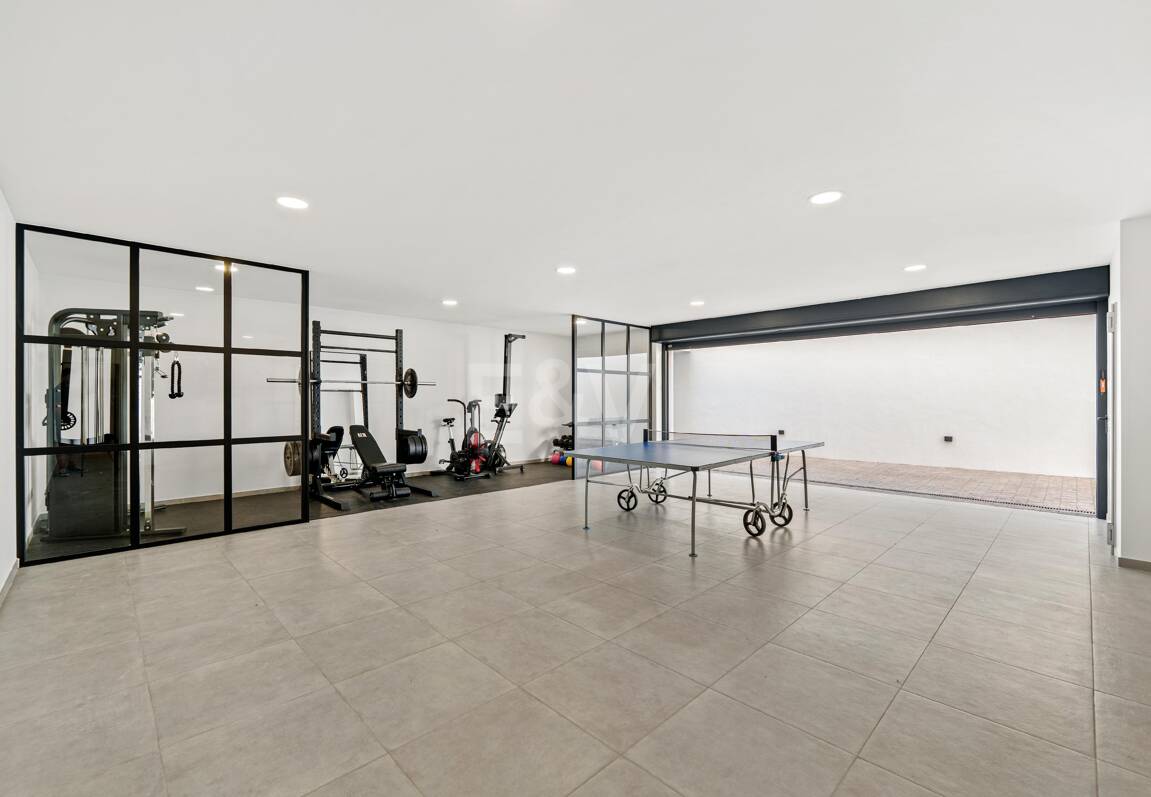 Luxuriöse zeitgemäße Villa nur wenige Minuten von Puerto Banús entfernt