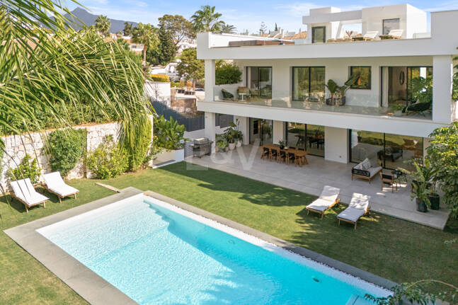 Luxuriöse zeitgemäße Villa nur wenige Minuten von Puerto Banús entfernt