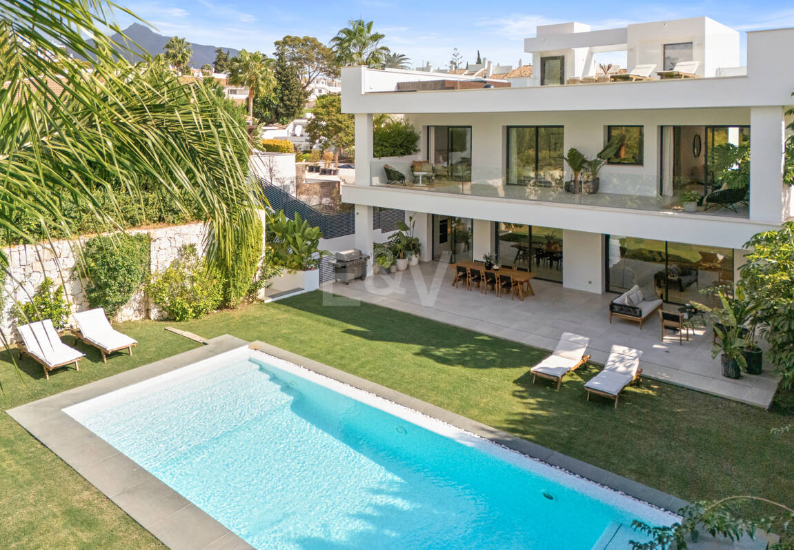 Luxuriöse zeitgemäße Villa nur wenige Minuten von Puerto Banús entfernt