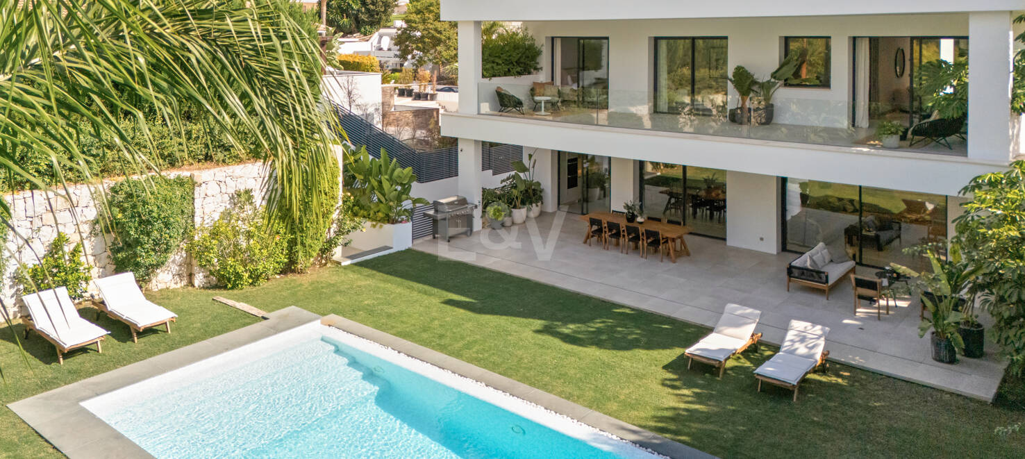 Luxuriöse zeitgemäße Villa nur wenige Minuten von Puerto Banús entfernt