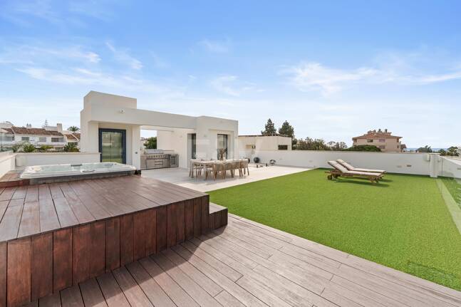 Luxuriöse zeitgemäße Villa nur wenige Minuten von Puerto Banús entfernt