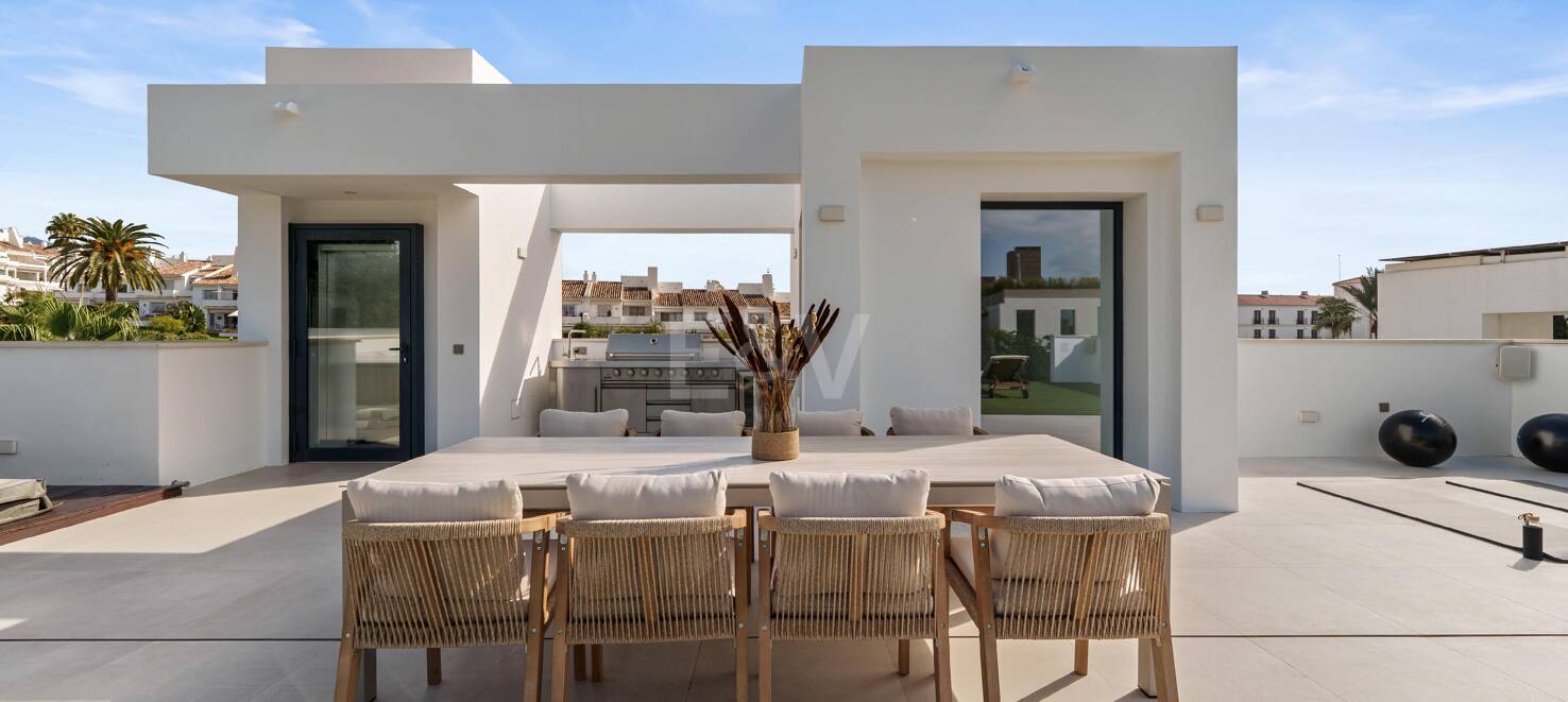 Luxuriöse zeitgemäße Villa nur wenige Minuten von Puerto Banús entfernt