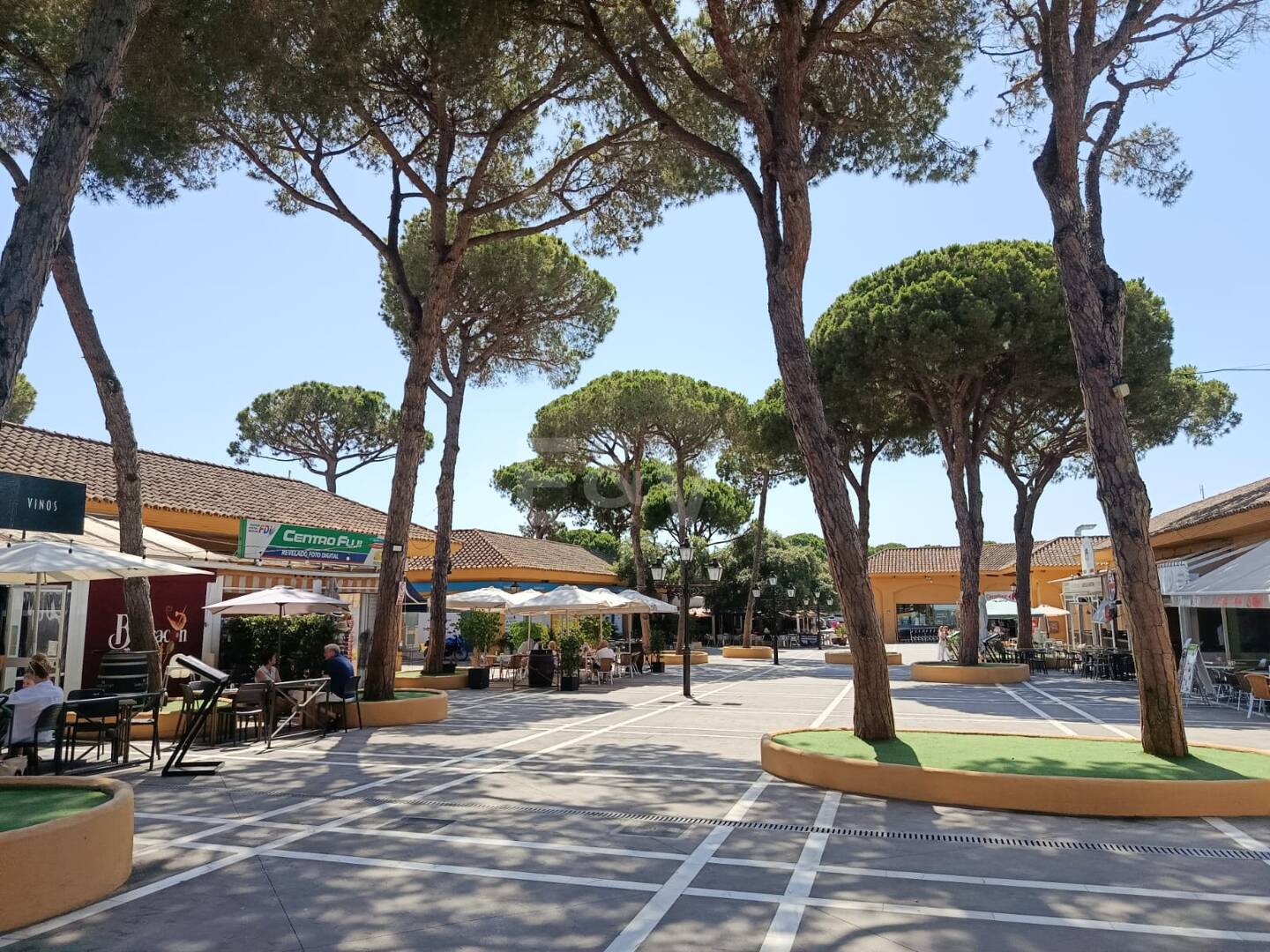 Nowo wybudowana współczesna willa w ekskluzywnej dzielnicy mieszkalnej