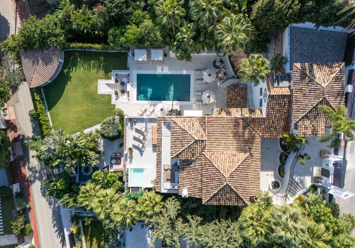 A Landmark Residence in Nueva Andalucía for an Exceptional Lifestyle