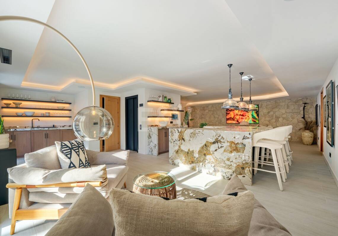 A Landmark Residence in Nueva Andalucía for an Exceptional Lifestyle