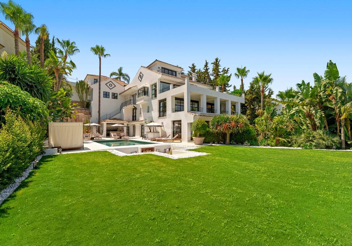 A Landmark Residence in Nueva Andalucía for an Exceptional Lifestyle