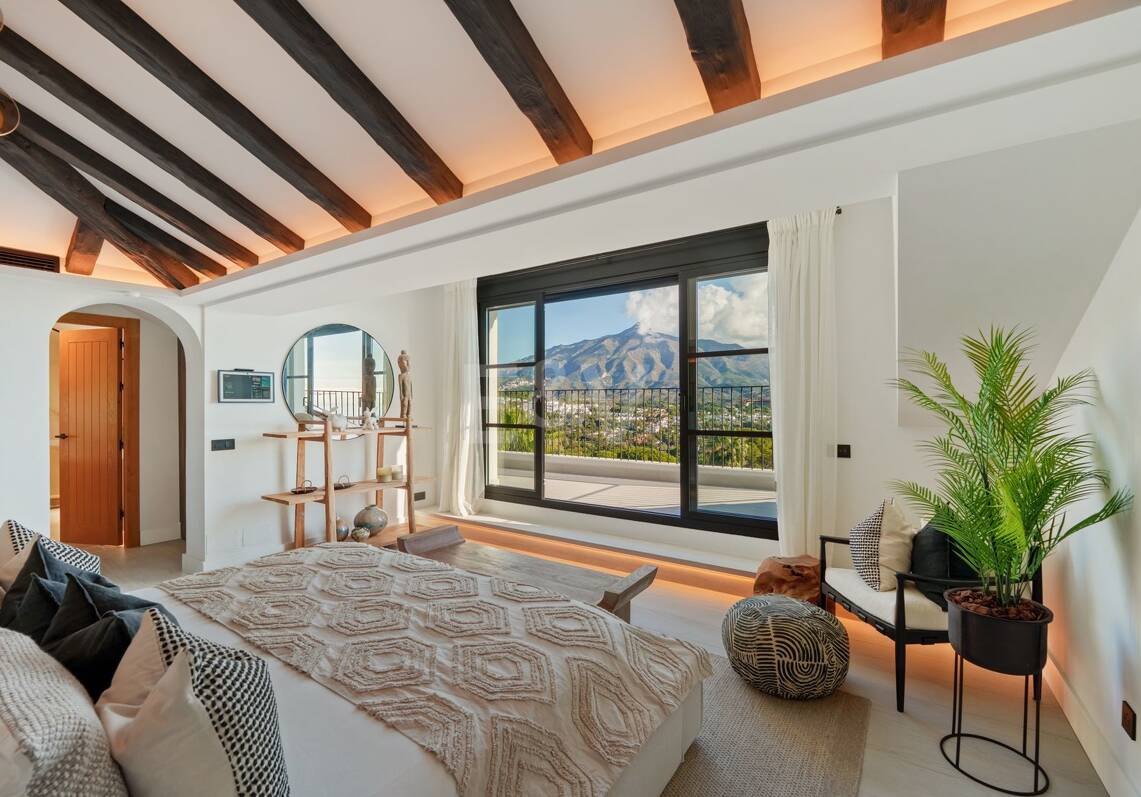A Landmark Residence in Nueva Andalucía for an Exceptional Lifestyle