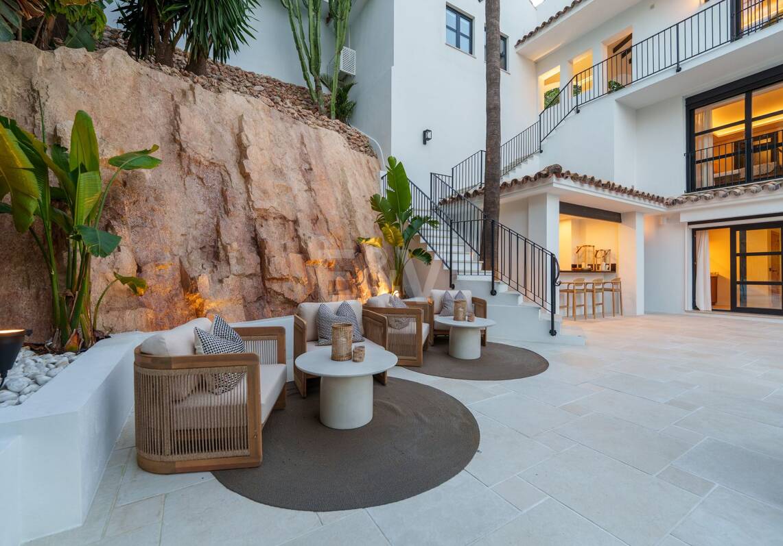 A Landmark Residence in Nueva Andalucía for an Exceptional Lifestyle