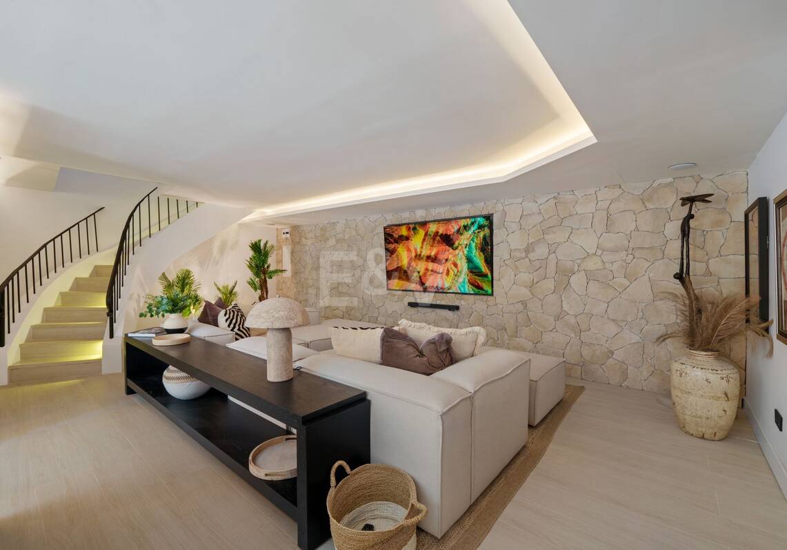 A Landmark Residence in Nueva Andalucía for an Exceptional Lifestyle