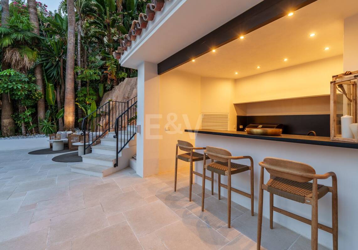 A Landmark Residence in Nueva Andalucía for an Exceptional Lifestyle