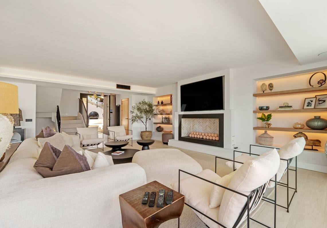 A Landmark Residence in Nueva Andalucía for an Exceptional Lifestyle