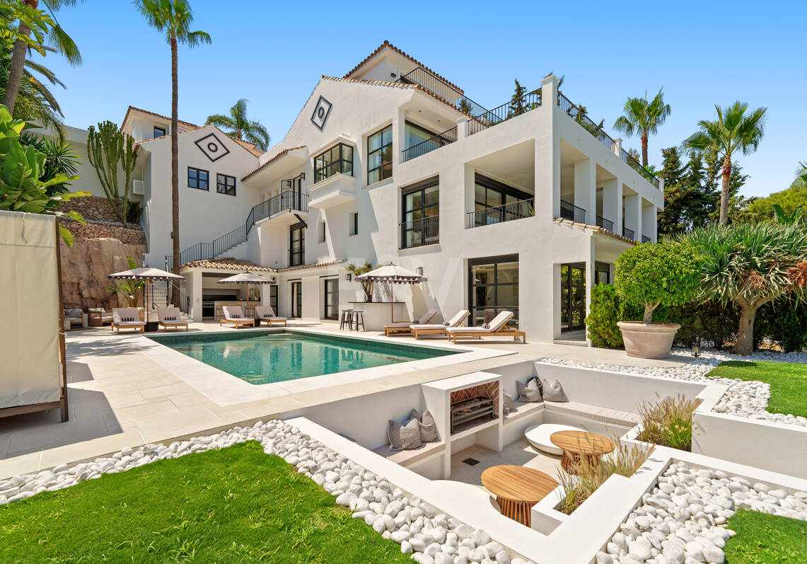 A Landmark Residence in Nueva Andalucía for an Exceptional Lifestyle