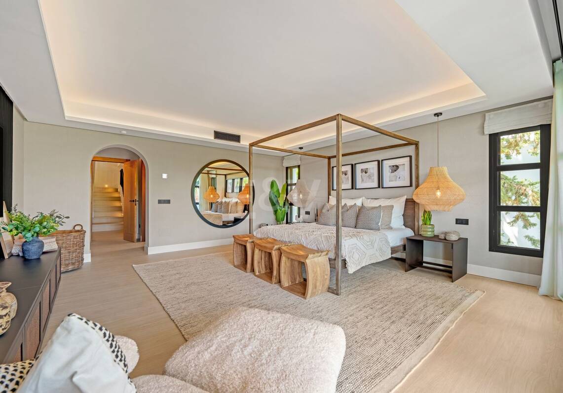 A Landmark Residence in Nueva Andalucía for an Exceptional Lifestyle