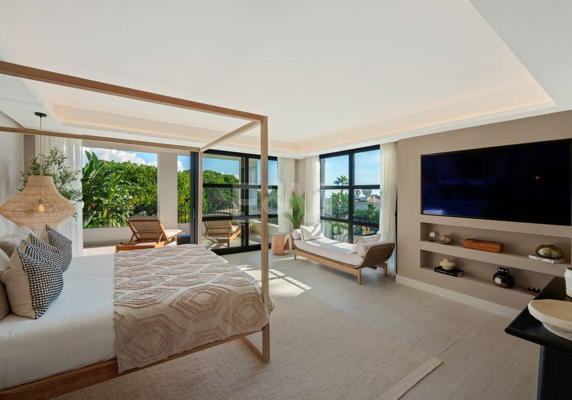 A Landmark Residence in Nueva Andalucía for an Exceptional Lifestyle