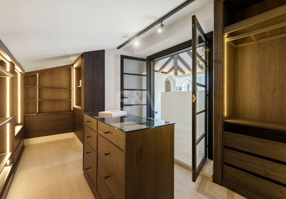 A Landmark Residence in Nueva Andalucía for an Exceptional Lifestyle