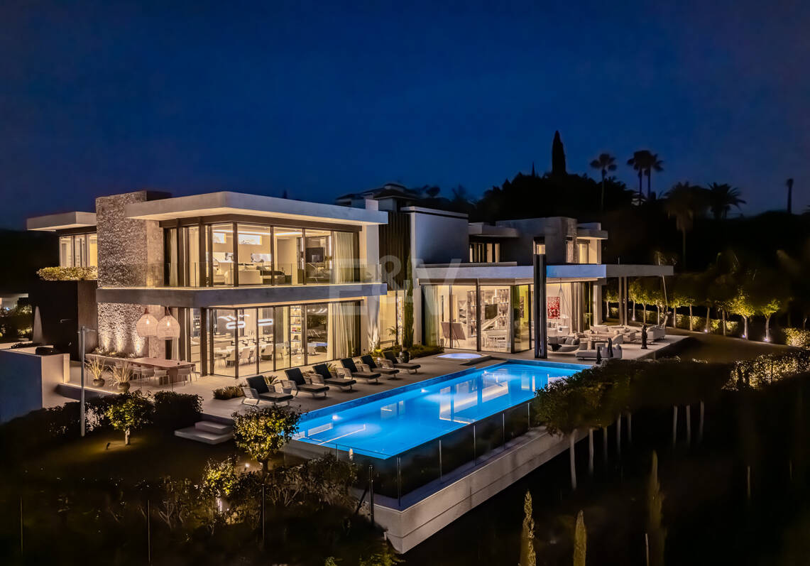 Masterpiece-Villa moderne Vue imprenable sur la mer