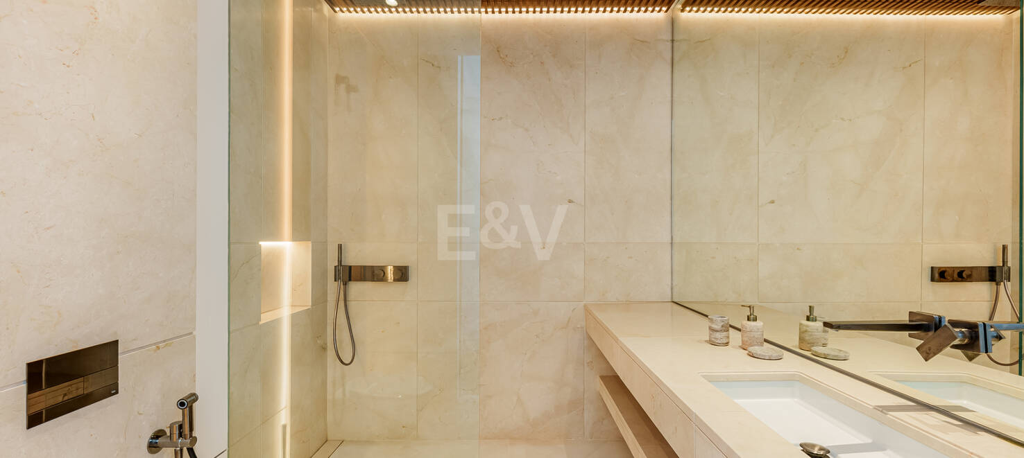 Ein zeitgenössisches Refugium mit atemberaubendem Meerblick