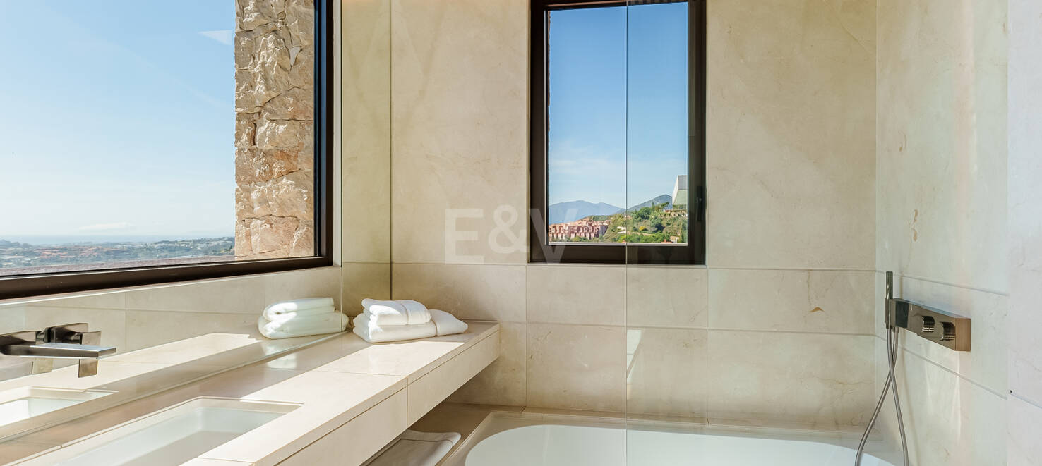 Ein zeitgenössisches Refugium mit atemberaubendem Meerblick