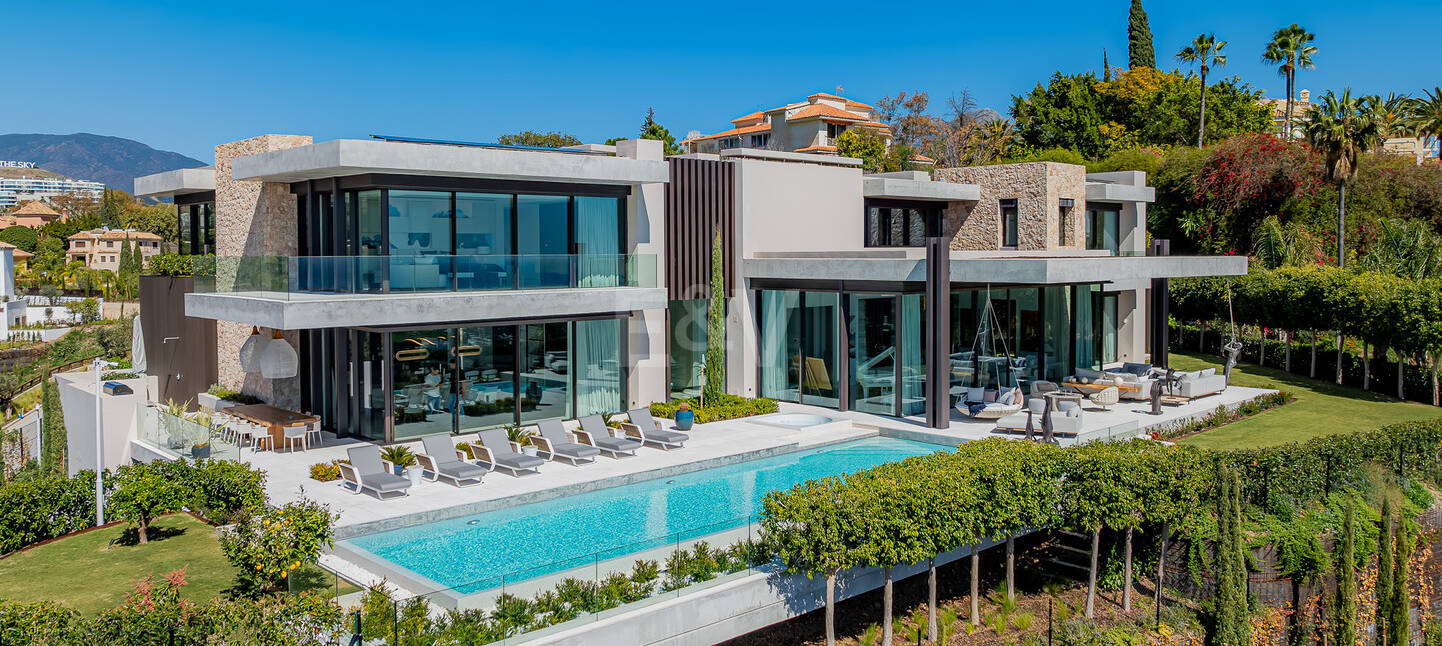 Ein zeitgenössisches Refugium mit atemberaubendem Meerblick