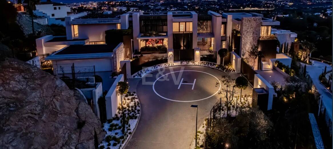 A Contemporary Sanctuary with Breathtaking Sea Views