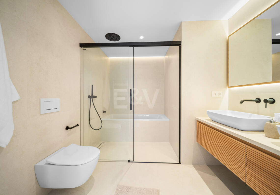 Luxuriöses Bezugsfertiges Reihenhaus im Nueva Andalucía, Exklusiven Golf-Tal von Marbella