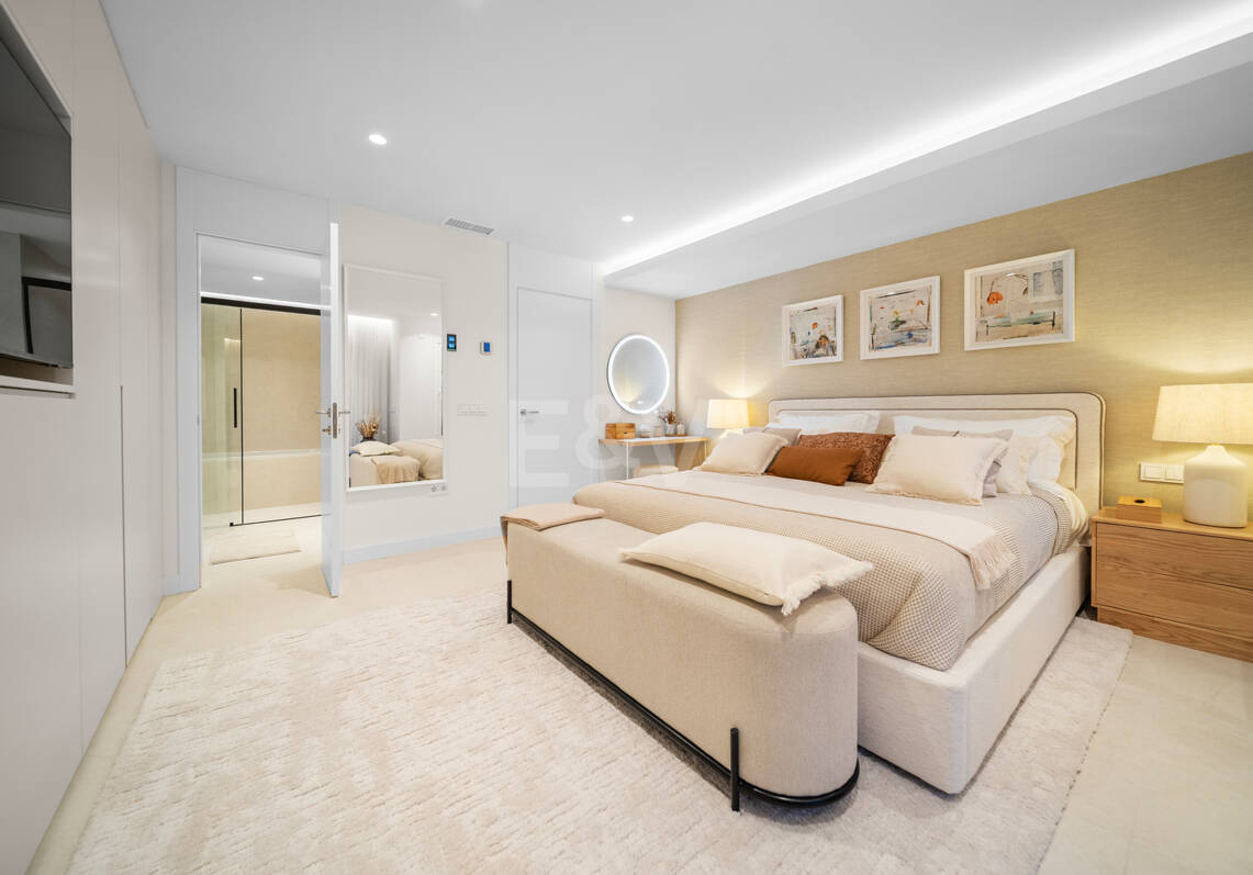 Luxuriöses Bezugsfertiges Reihenhaus im Nueva Andalucía, Exklusiven Golf-Tal von Marbella