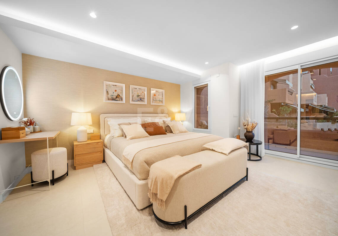 Luxuriöses Bezugsfertiges Reihenhaus im Nueva Andalucía, Exklusiven Golf-Tal von Marbella
