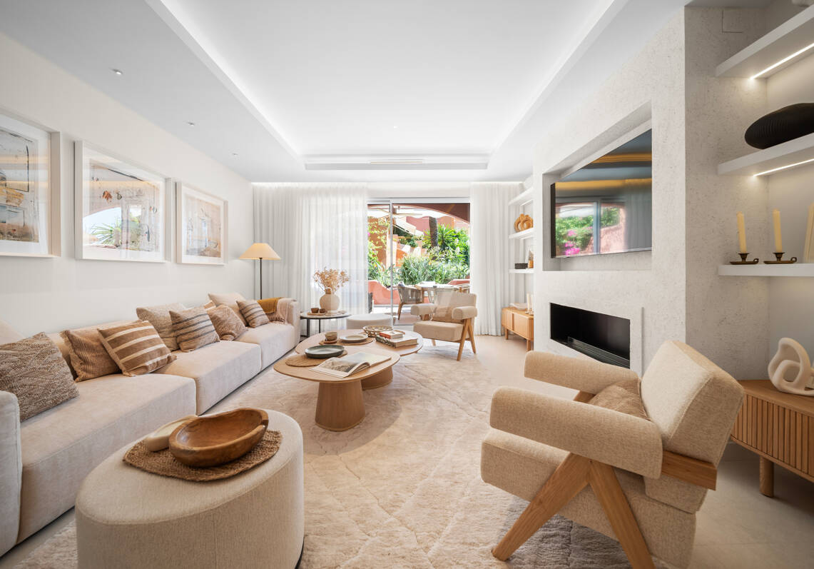 Luxuriöses Bezugsfertiges Reihenhaus im Nueva Andalucía, Exklusiven Golf-Tal von Marbella