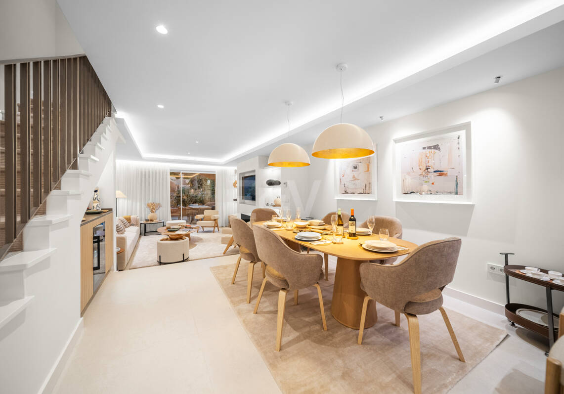 Luxuriöses Bezugsfertiges Reihenhaus im Nueva Andalucía, Exklusiven Golf-Tal von Marbella