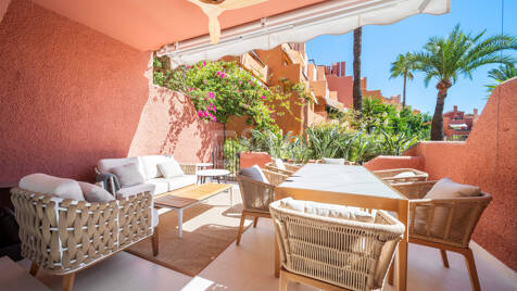 Lujosa Casa Adosada Llave en Mano en el Exclusivo Valle del Golf de Marbella