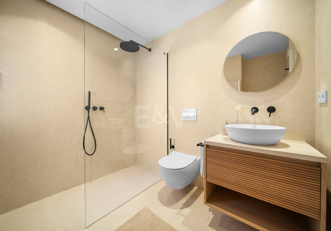 Luxuriöses Bezugsfertiges Reihenhaus im Nueva Andalucía, Exklusiven Golf-Tal von Marbella