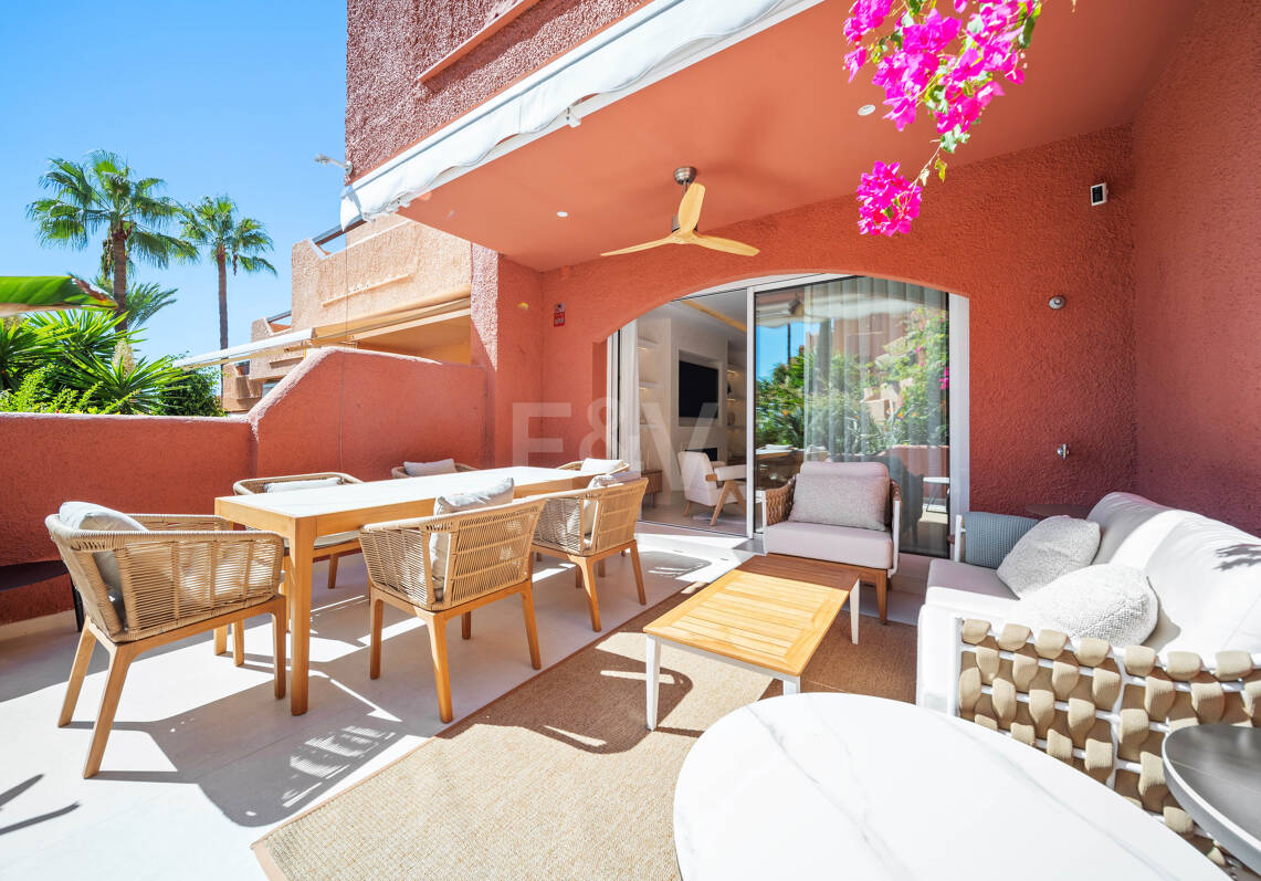 Luxuriöses Bezugsfertiges Reihenhaus im Nueva Andalucía, Exklusiven Golf-Tal von Marbella