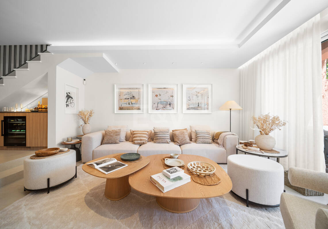 Luxuriöses Bezugsfertiges Reihenhaus im Nueva Andalucía, Exklusiven Golf-Tal von Marbella