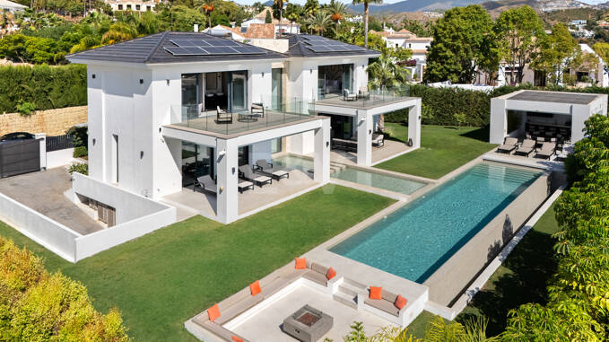 Villa de luxe contemporaine avec vues panoramiques et équipements haut de gamme