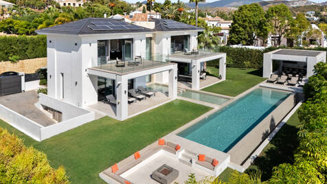 Villa Contemporánea de Lujo con Vistas Abiertas y Amenidades Exclusivas