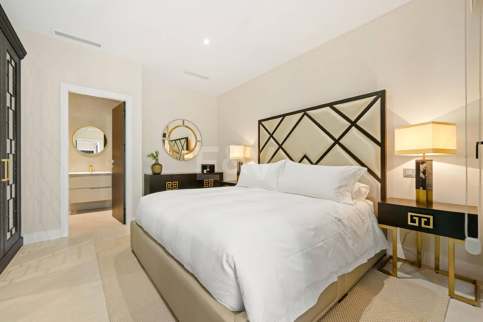 Villa Contemporánea de Lujo con Vistas Abiertas y Amenidades Exclusivas