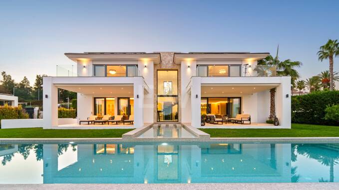 Villa de luxe contemporaine avec vues panoramiques et équipements haut de gamme
